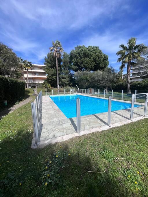 Appartement Avec Terrasse, Vue Jardin Et Piscine Антіб Екстер'єр фото
